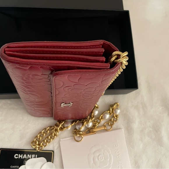 Chanel Lambskin Camellia Embossed wallet - Picture 8 of 16